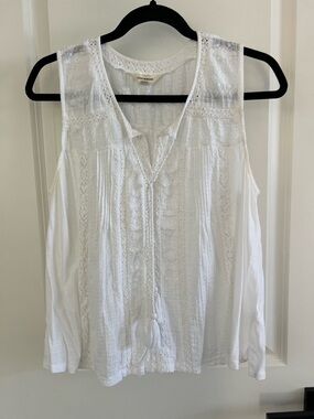 Lucky Brand White Sleeveless Lace-Detail V-Neck Top
